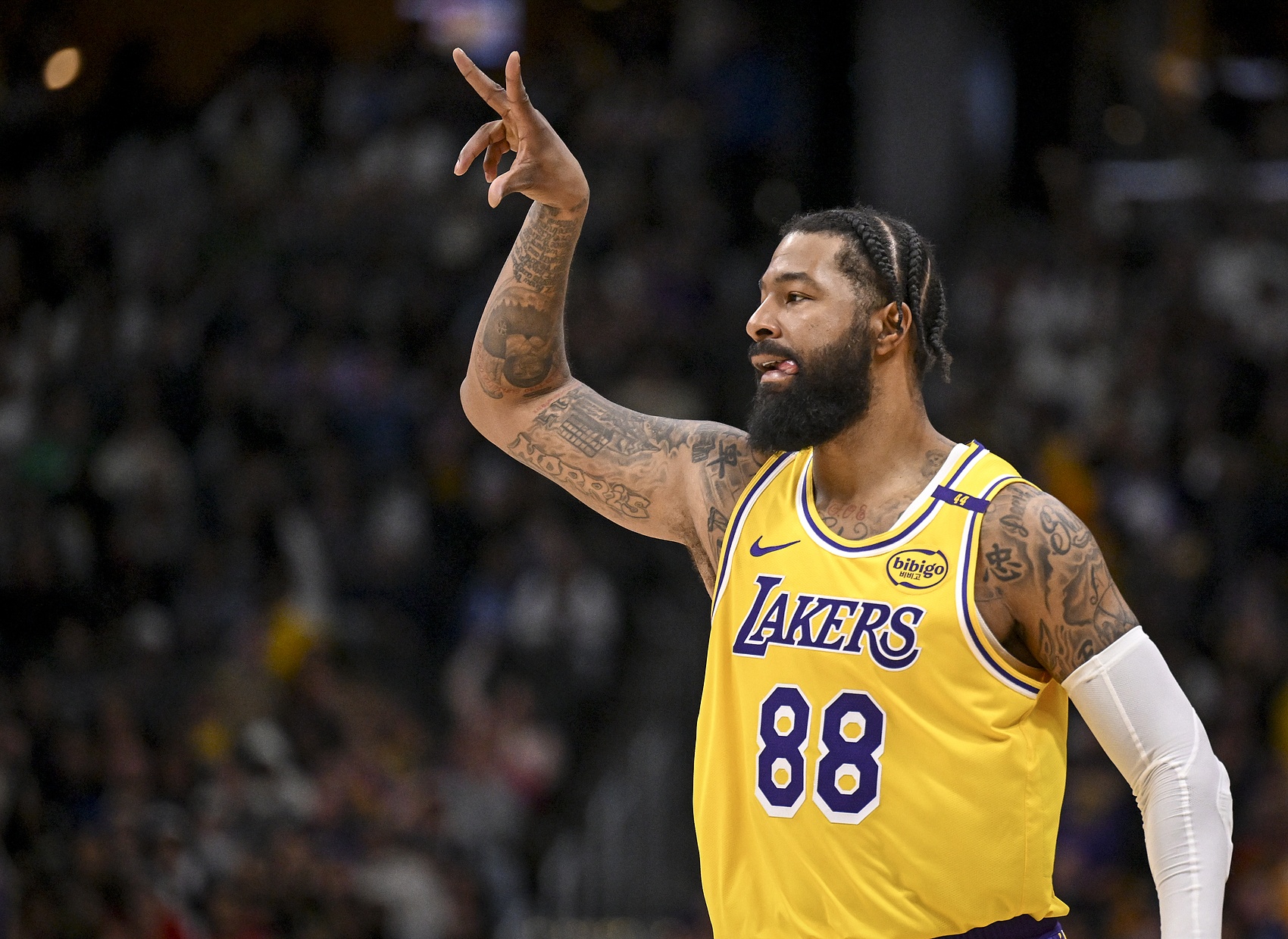 尚能一戰(zhàn)！大莫里斯半場(chǎng)6中2拿7分3板1助 正負(fù)值+10全隊(duì)最高