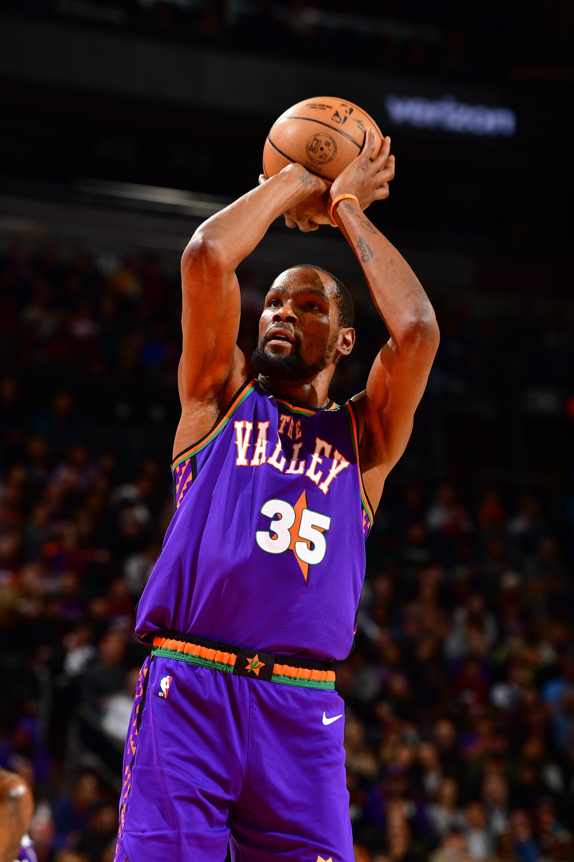 輕輕松松！杜蘭特上半場10中6砍下17分4助攻 正負(fù)值+18