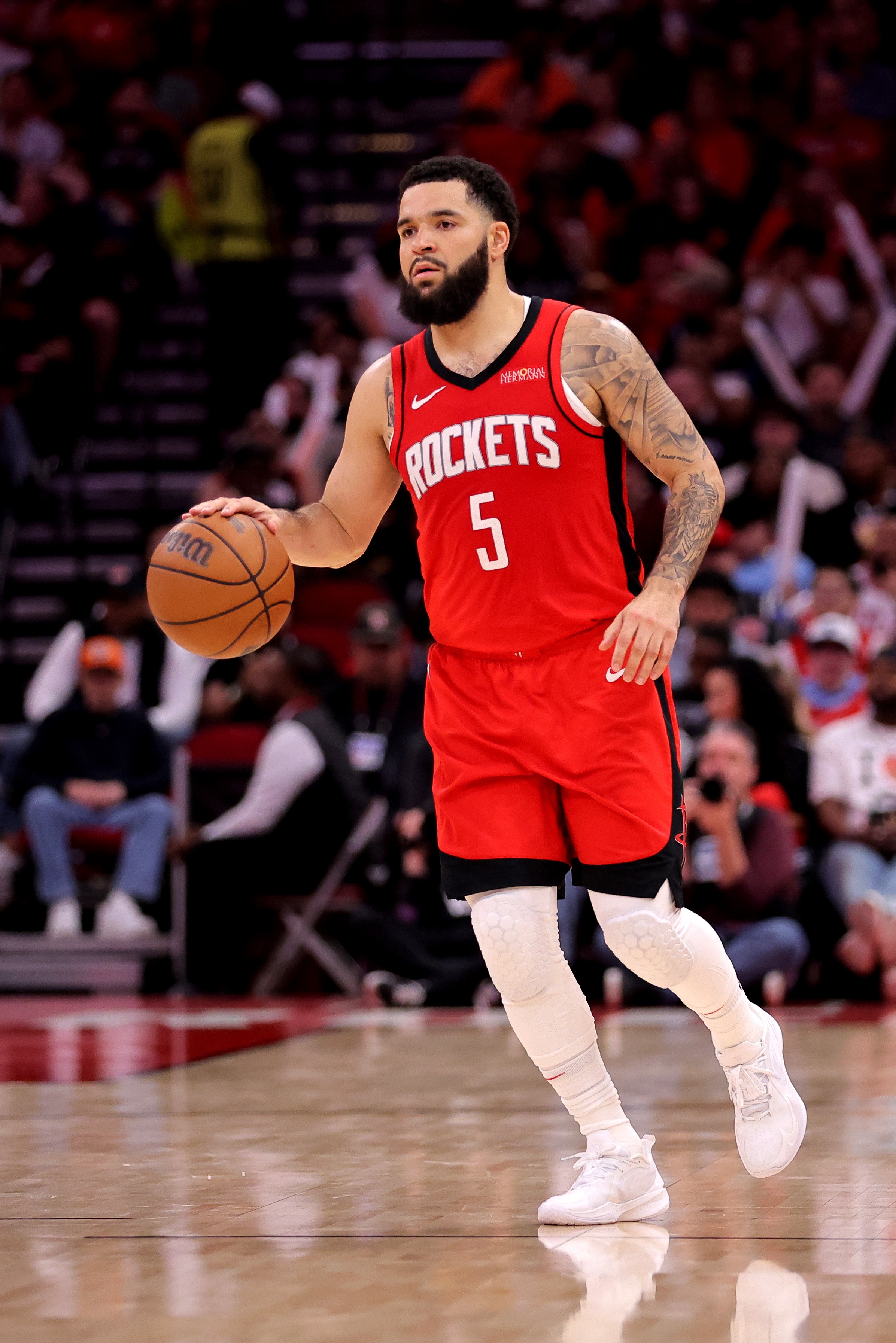 沒找到筐！范弗里特半場6中0得分掛零 但送出全隊最高5助攻