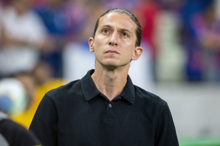 奧萊報(bào)：費(fèi)利佩-路易斯拒絕執(zhí)教巴西隊(duì)，他只想專(zhuān)注于弗拉門(mén)戈