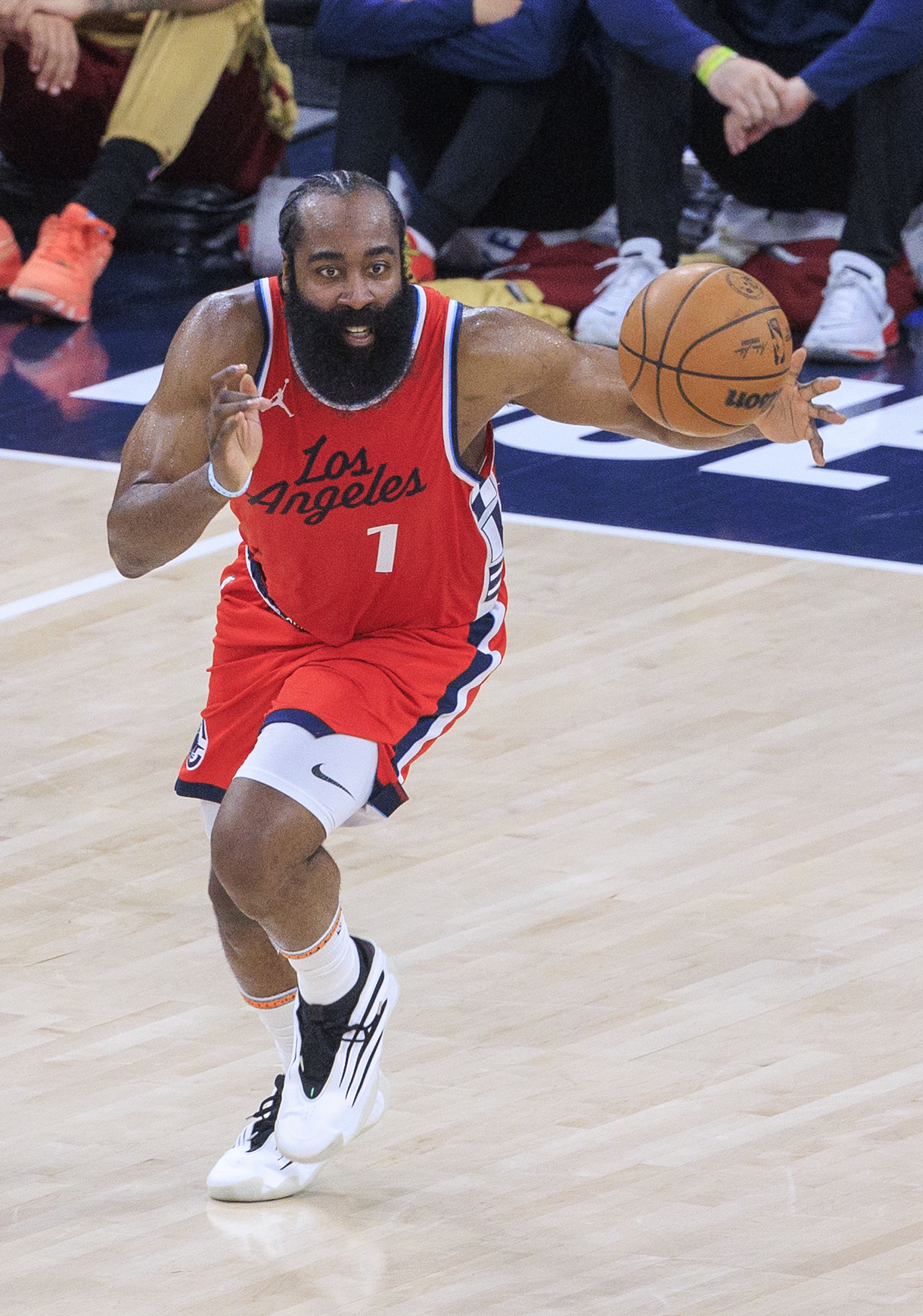 35歲200+天！哈登單賽季達(dá)成1500+分500+助攻 歷史后衛(wèi)最老