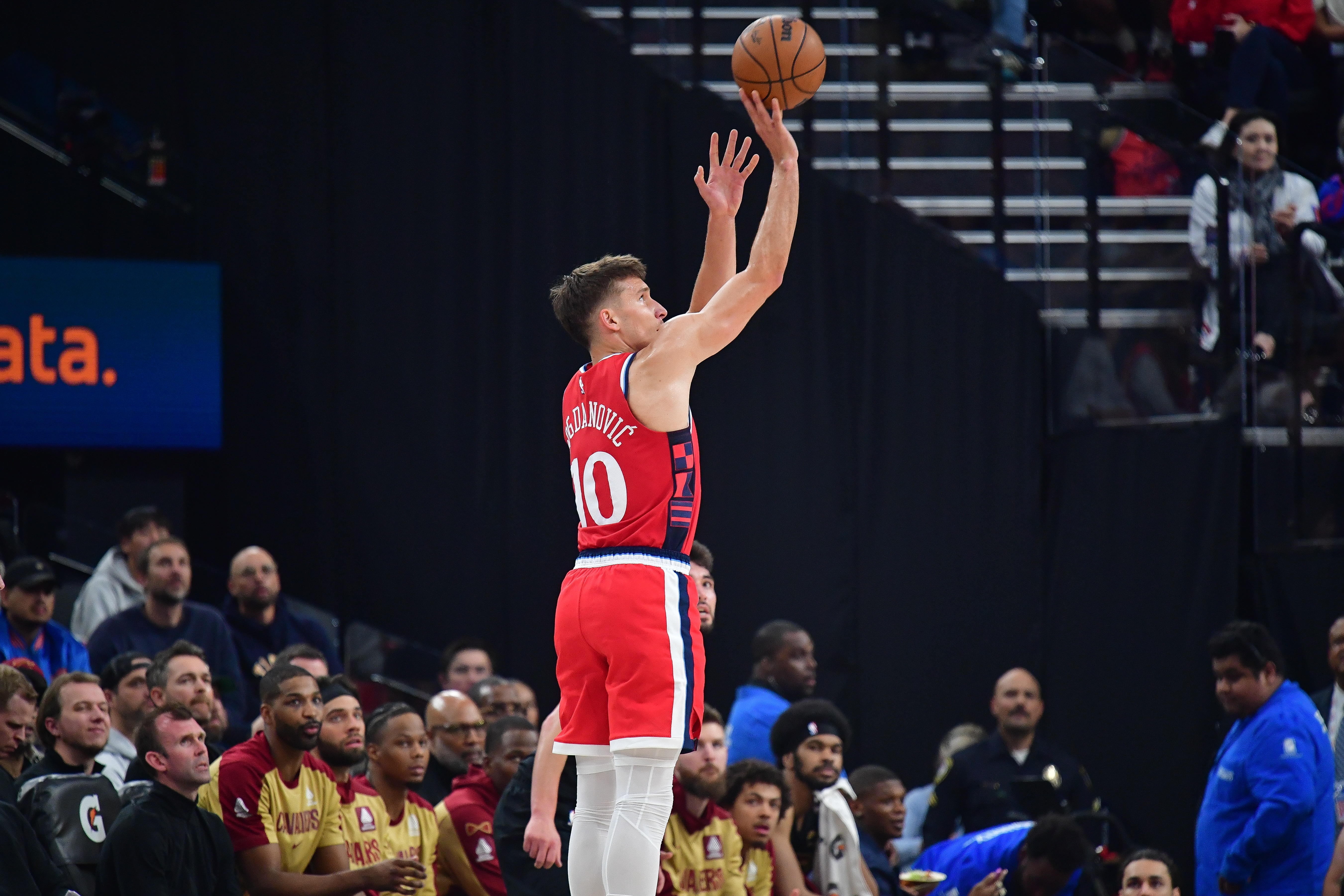 什么級(jí)別射手？博格丹過去4場比賽三分合計(jì)12中11 曾連中11球