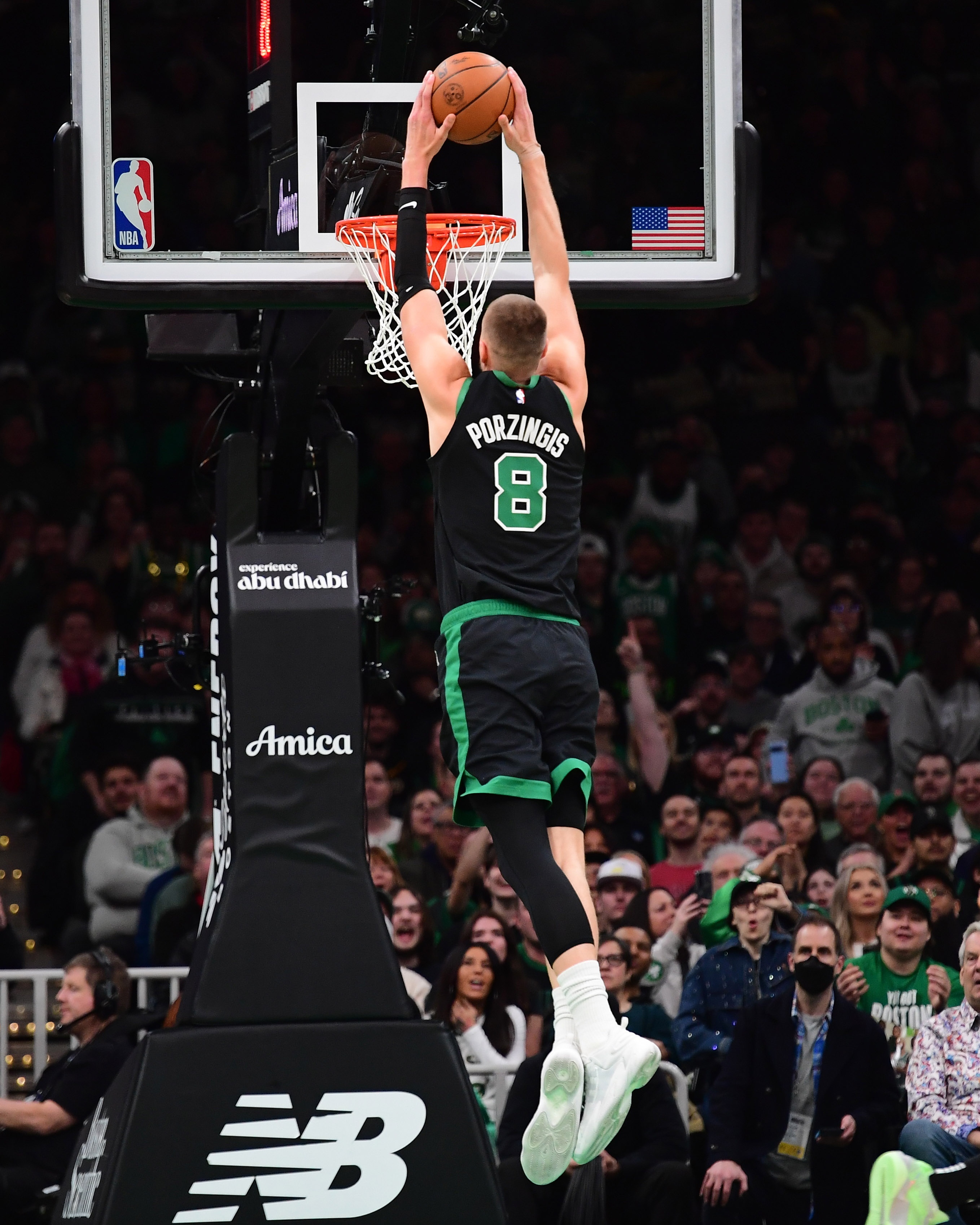 內(nèi)線高塔！波爾津吉斯出場24分鐘15中9&三分5中3砍27分10板6助1斷