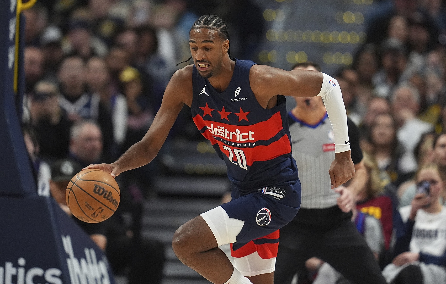 越來越穩(wěn)定！薩爾17中10&三分7中4砍下24分7板2帽 首節(jié)13分！