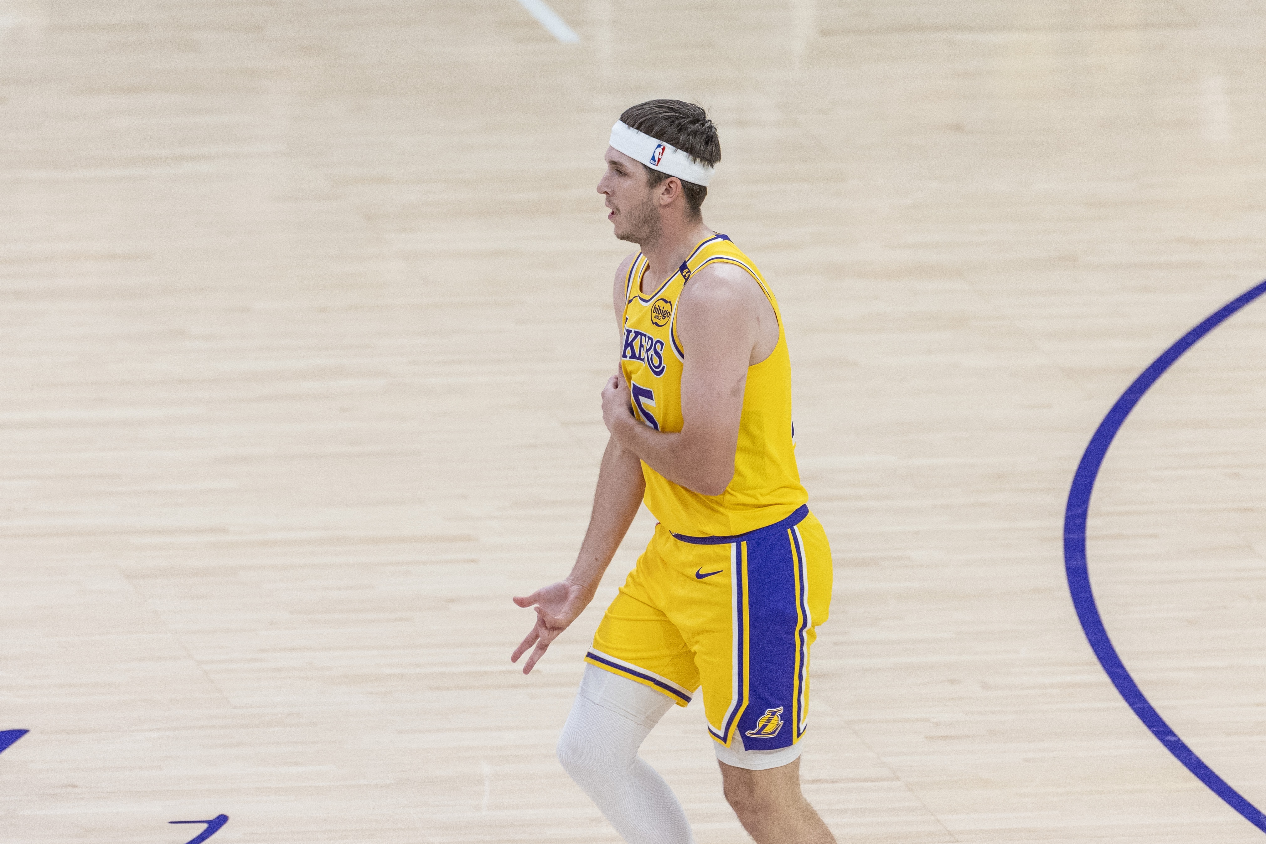 里夫斯：我上籃反超后我們勝算很大 半場壓哨制勝絕殺很少見的