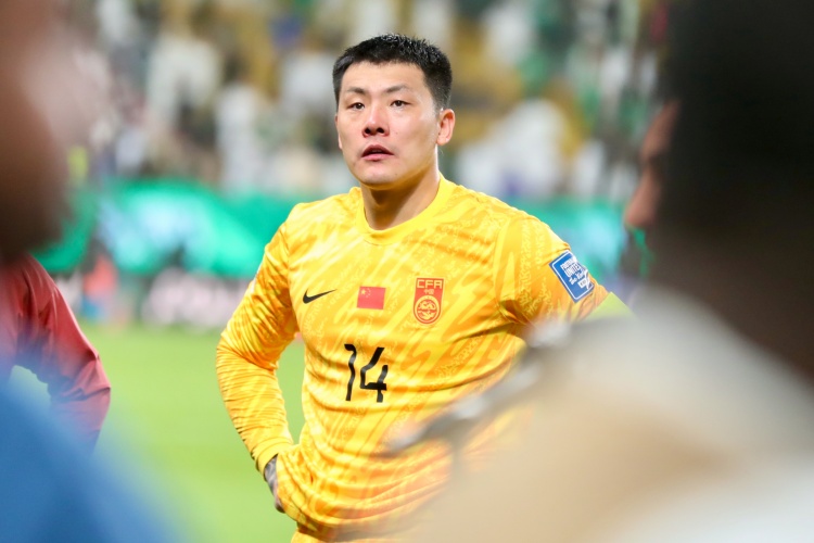 王大雷：個(gè)人表現(xiàn)？足球不是個(gè)人比賽 下半場丟球比較突然