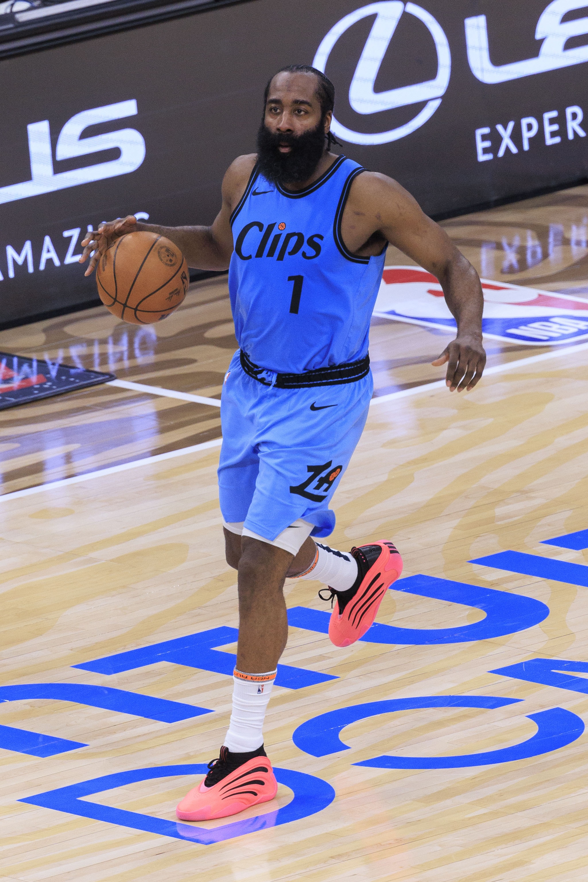 上一場(chǎng)被傷到大腿和腳踝！快船客戰(zhàn)尼克斯：哈登將會(huì)首發(fā)出戰(zhàn)