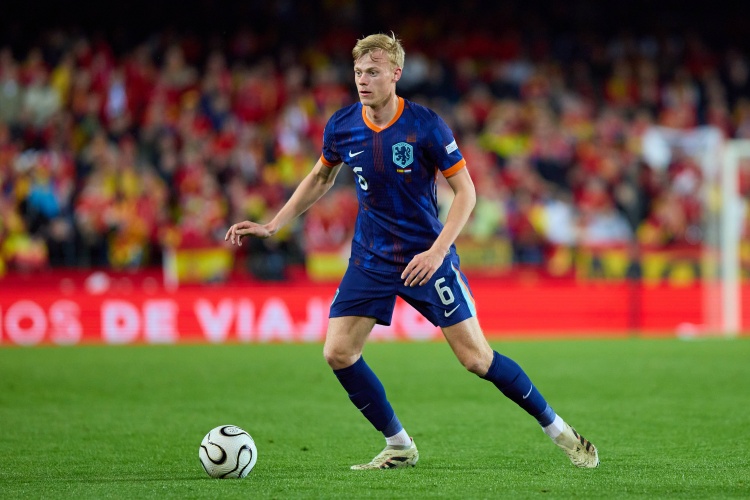 范赫克談送點：我認為是奧亞薩瓦爾絆倒了我，他把腿放在我前面