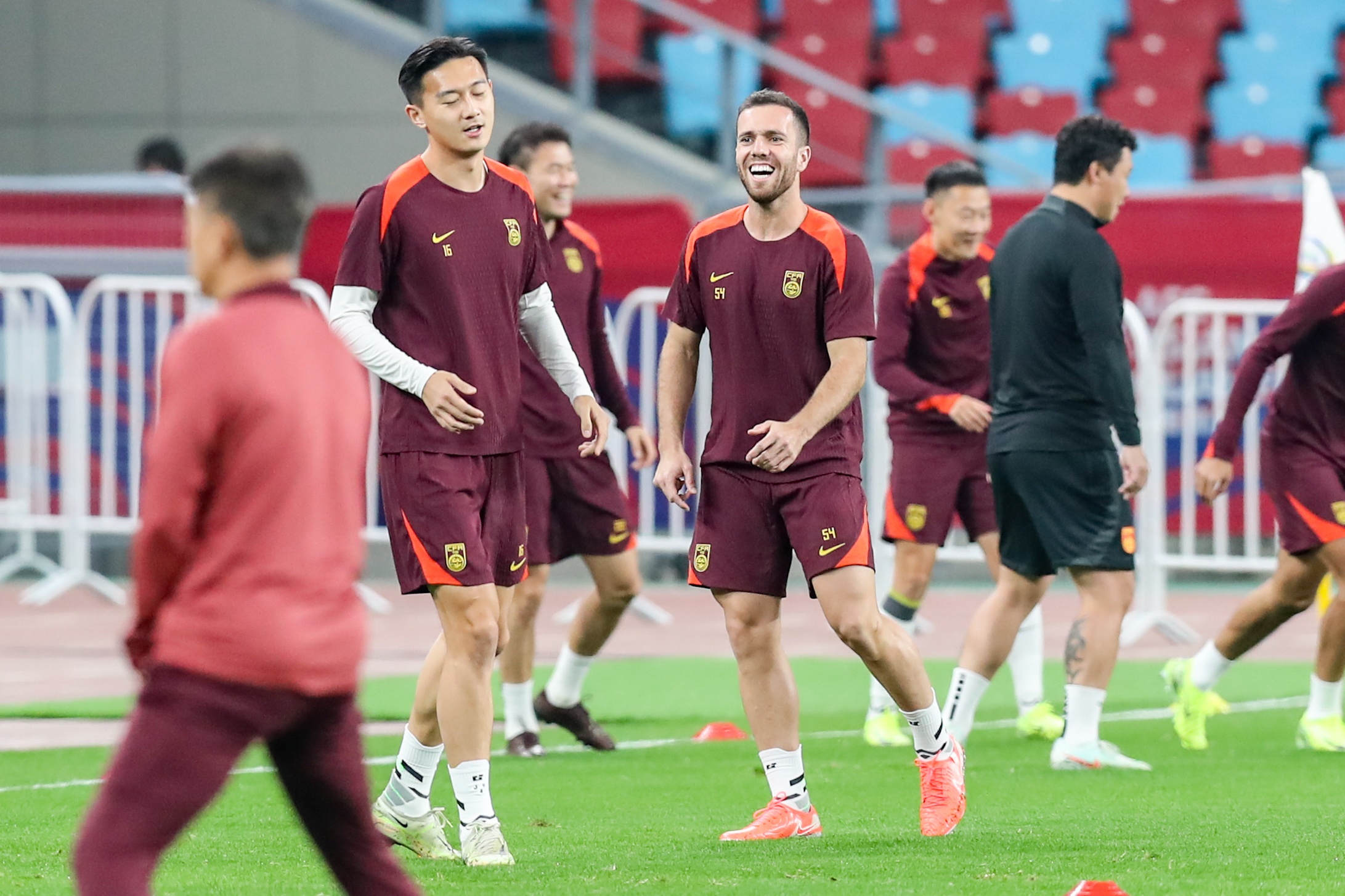 記者：以目前國(guó)足的實(shí)力也不要有太高的預(yù)期，還是平常心吧