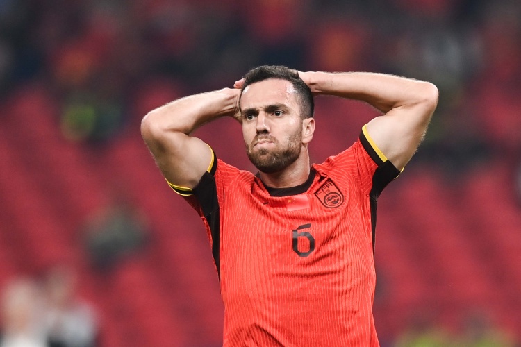 媒體人：國(guó)足上半場(chǎng)災(zāi)難現(xiàn)場(chǎng)&下半場(chǎng)希望工程 塞鳥王鈺棟改變踢法