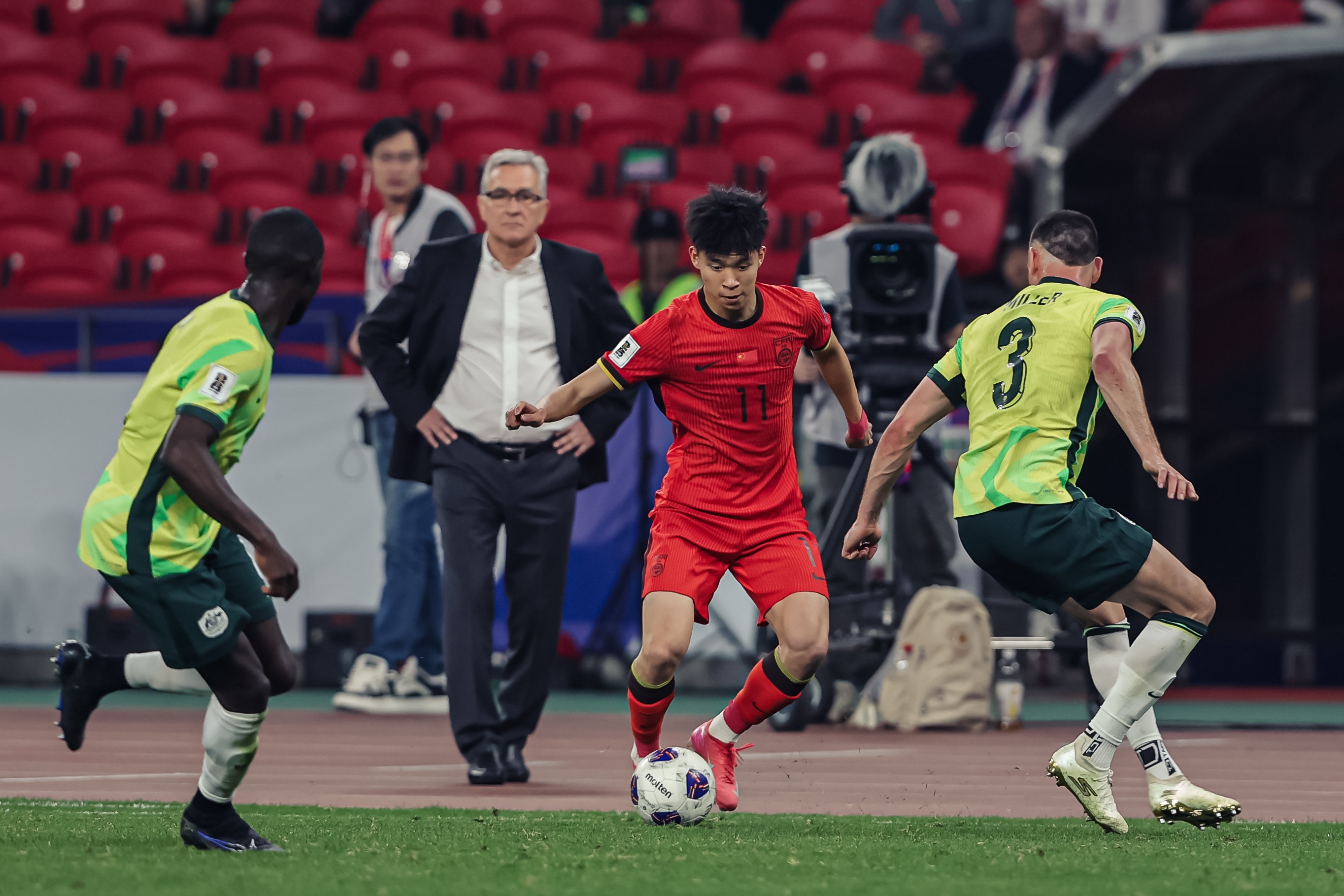 媒體人：國足和澳大利亞的首發(fā)球員，本輪中超只有三人首發(fā)