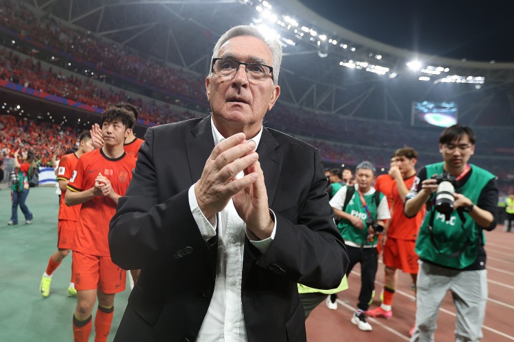 東體：伊萬歲數(shù)大但并不糊涂，足協(xié)可能是時(shí)候該與其深入溝通了