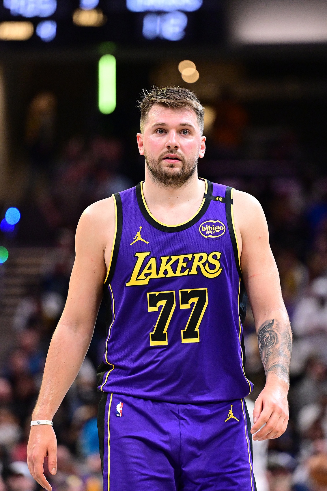 沒(méi)手感！東契奇半場(chǎng)9投2中拿到9分6板3助 三分6中1