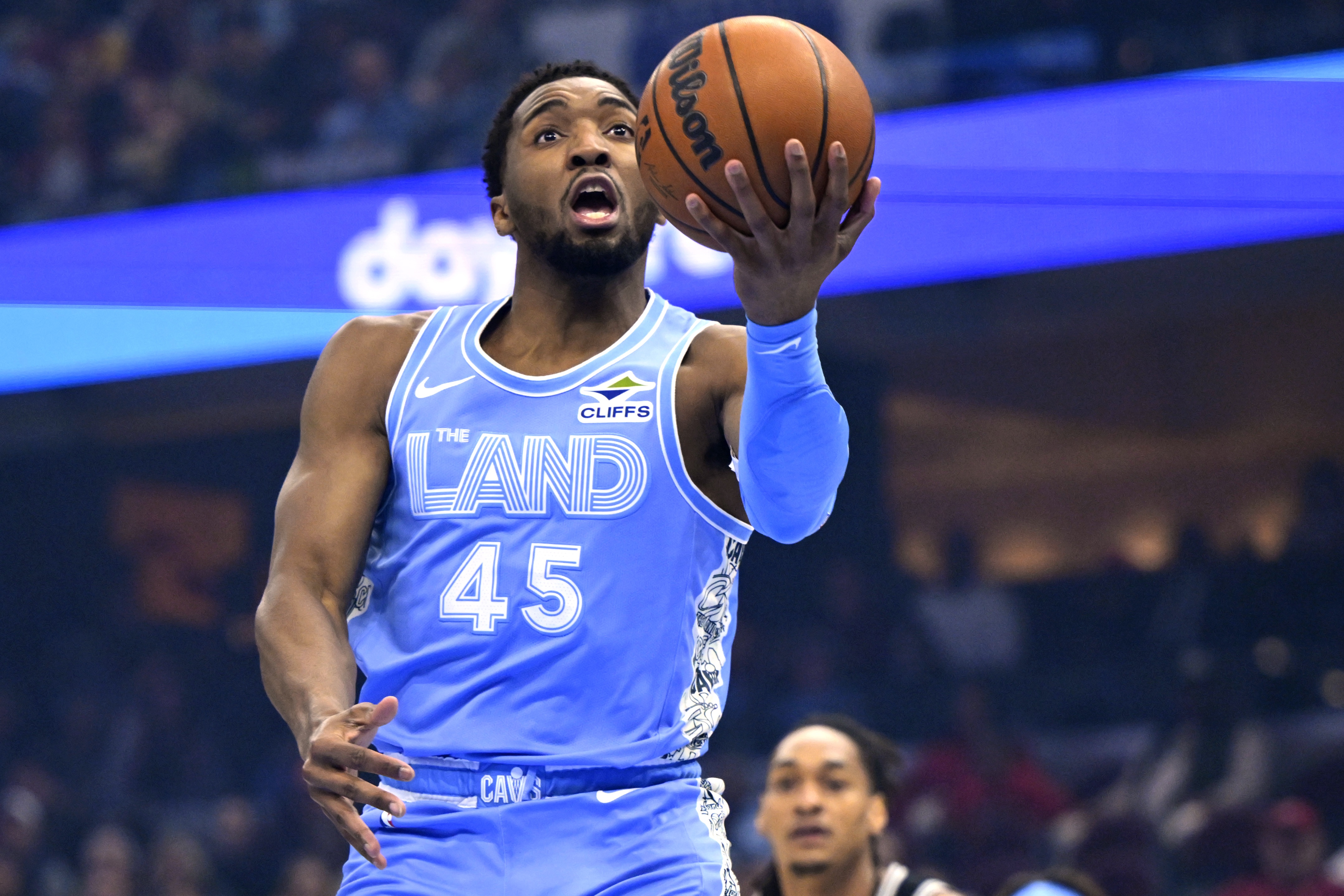 身手全面！米切爾18中8拿到25分8板14助 助攻生涯新高