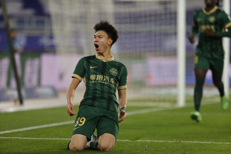 津媒：王鈺棟等多名小將嶄露頭角，必然能推動更多年輕球員登場