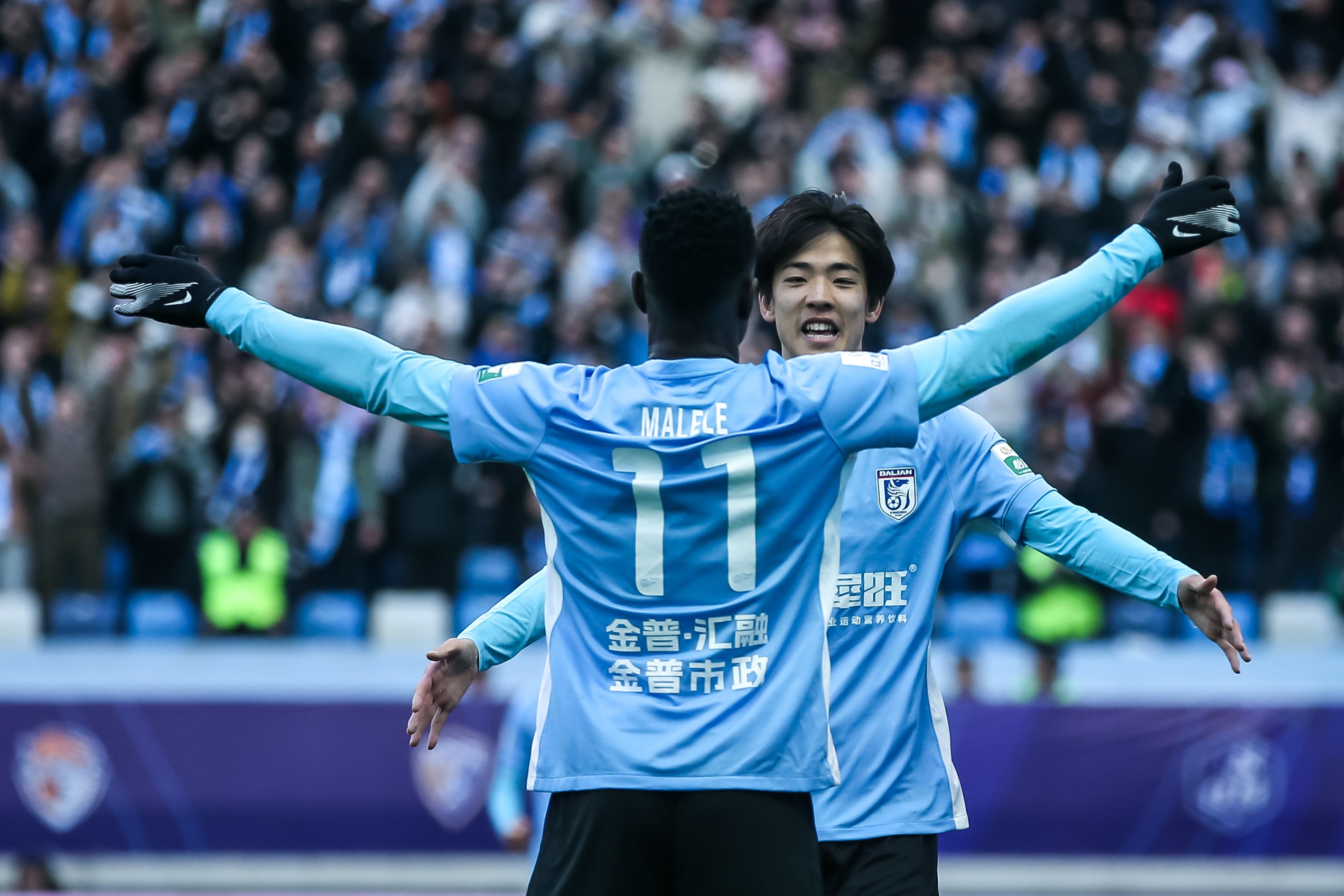 青春風(fēng)暴刮起來(lái)！19歲朱鵬宇&18歲王鈺棟處子球 19歲李新翔1射2傳