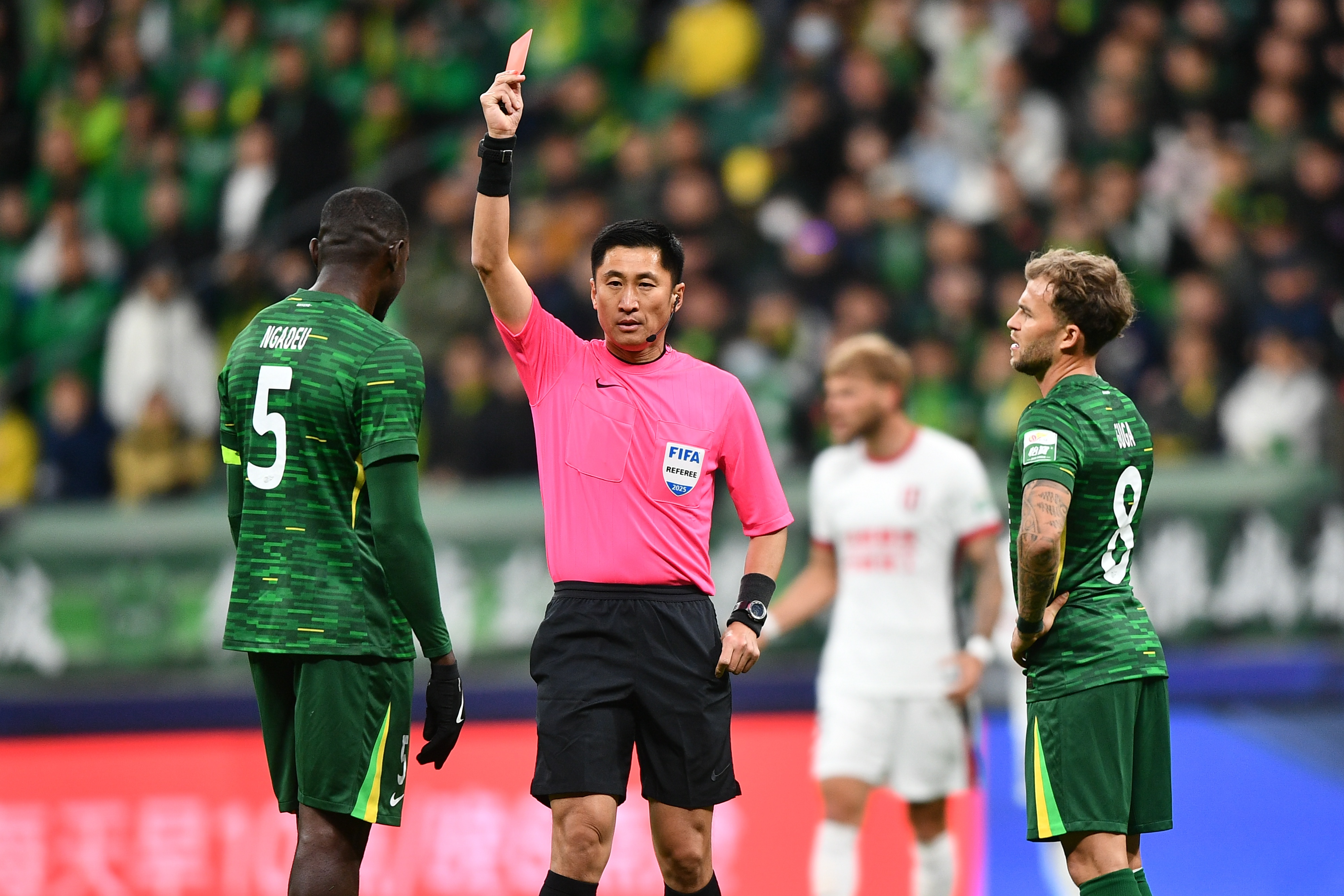 中超前3輪已經(jīng)出現(xiàn)11張紅牌，國安每輪均有球員染紅