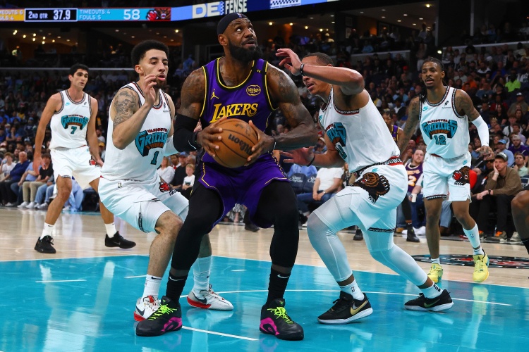 三瓶毒藥！東詹里同場(chǎng)皆至少25分8助 湖人三核驅(qū)動(dòng)啃下關(guān)鍵卡位戰(zhàn)